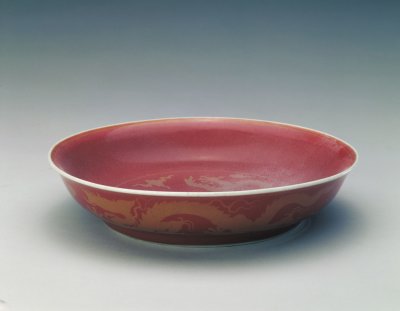 图片[1]-Bright red glaze gold cloud dragon pattern plate-China Archive